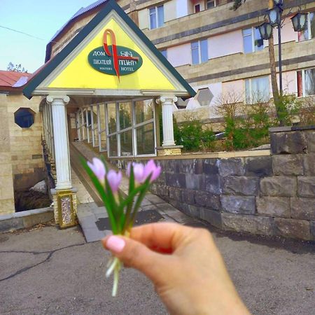 Дом Писателей Цахкадзора Hotel Екстериор снимка