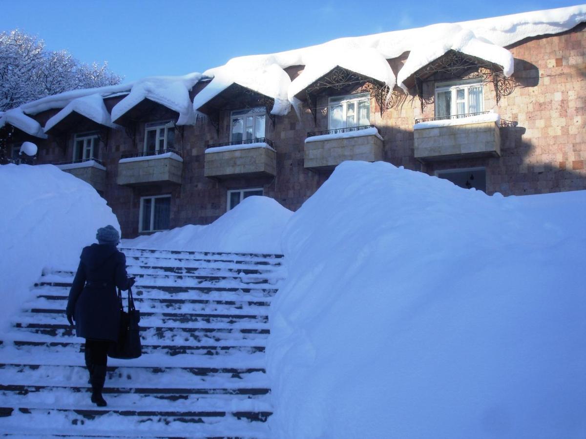 Дом Писателей Цахкадзора Hotel Екстериор снимка