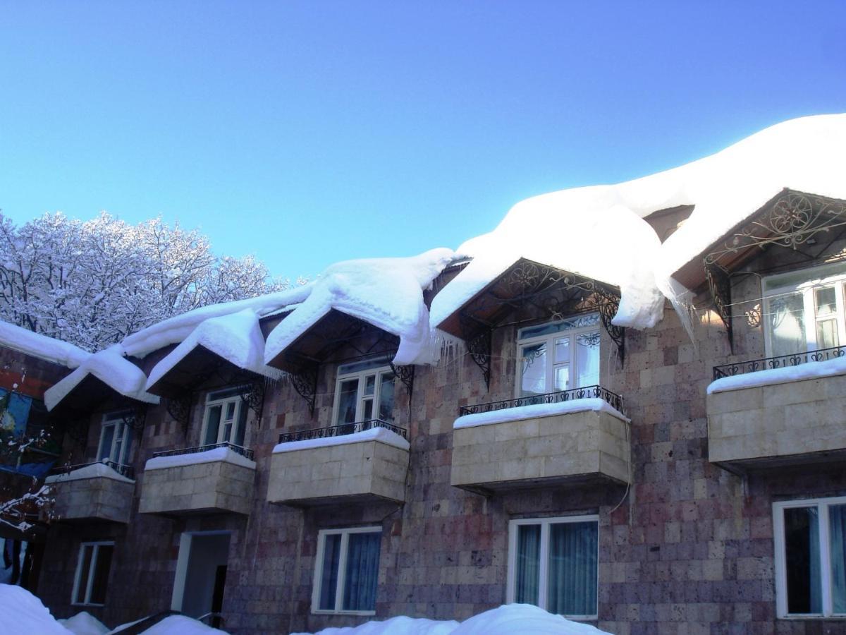 Дом Писателей Цахкадзора Hotel Екстериор снимка