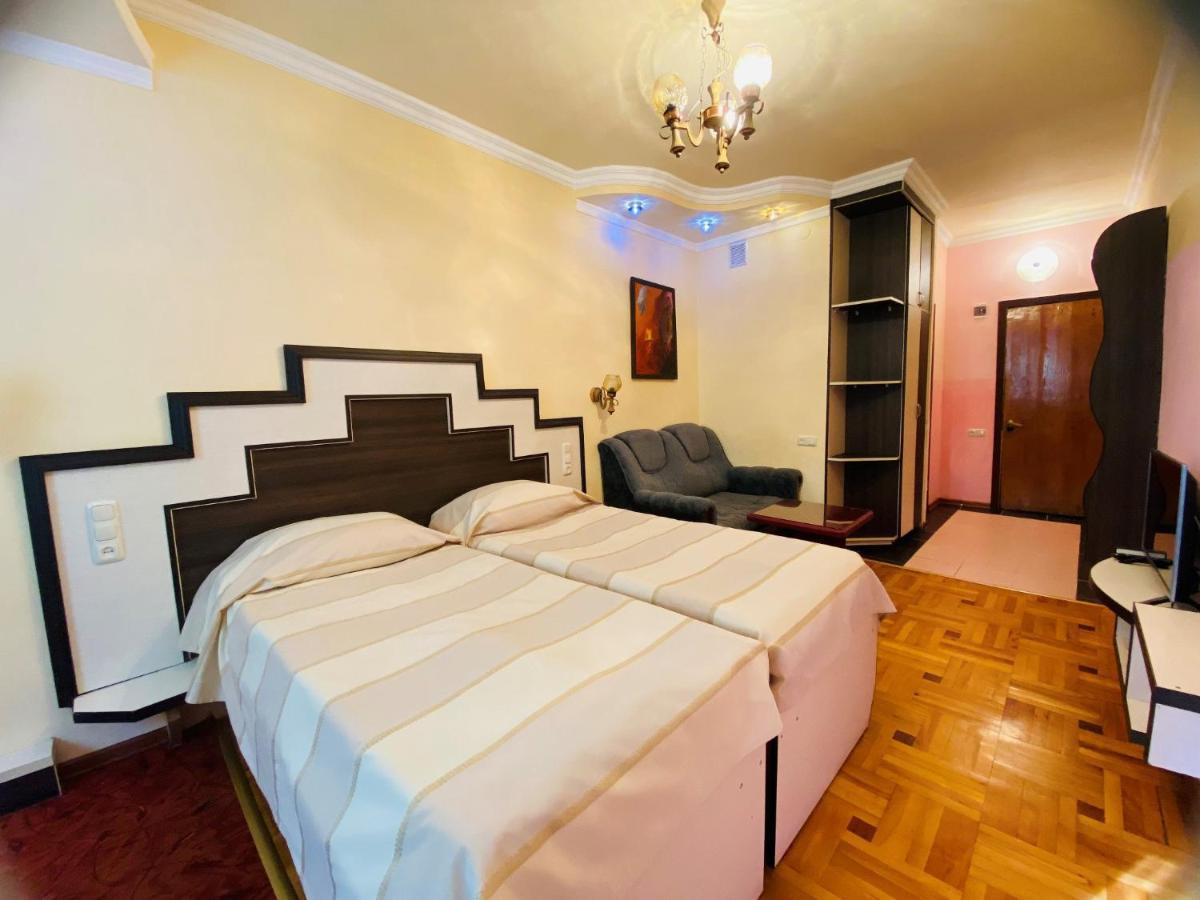 Дом Писателей Цахкадзора Hotel Екстериор снимка