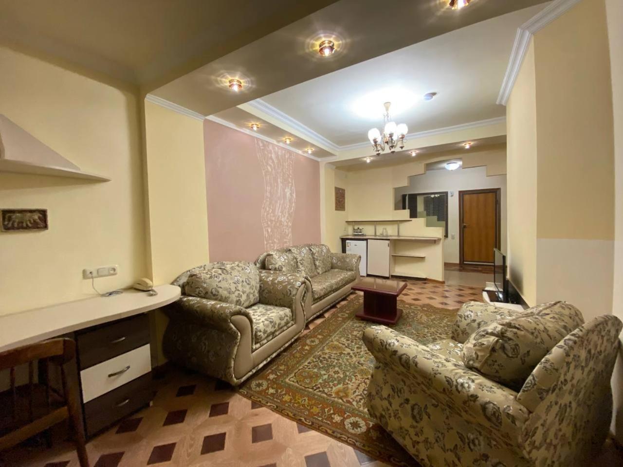 Дом Писателей Цахкадзора Hotel Екстериор снимка