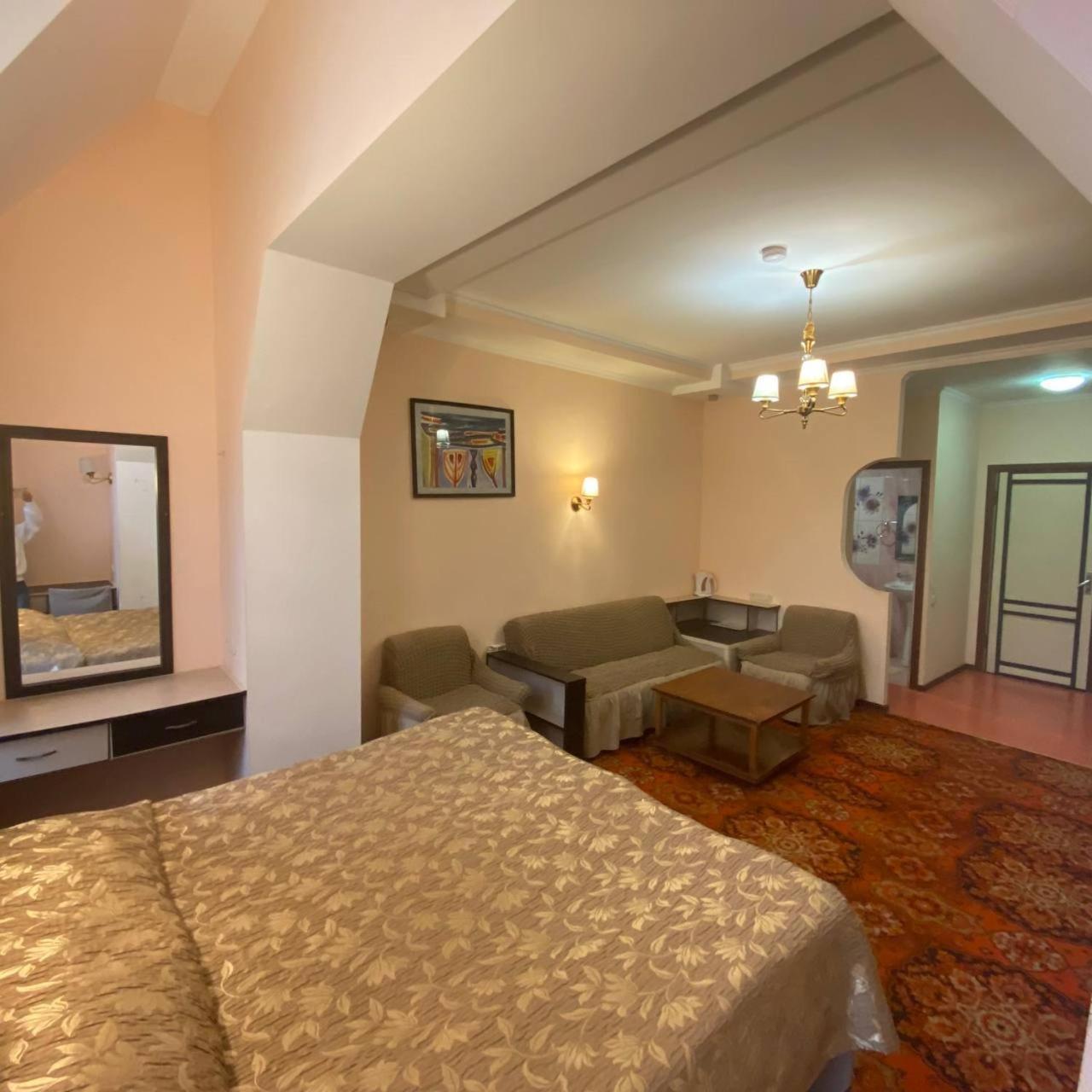 Дом Писателей Цахкадзора Hotel Екстериор снимка