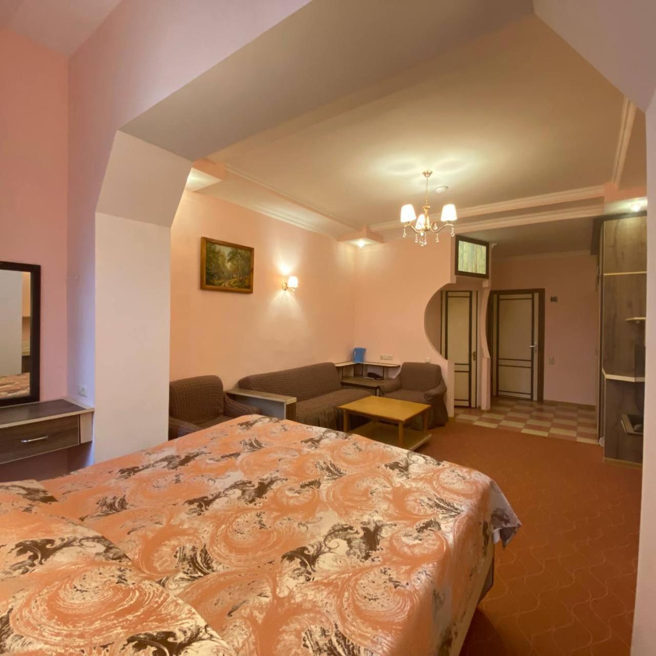 Дом Писателей Цахкадзора Hotel Екстериор снимка