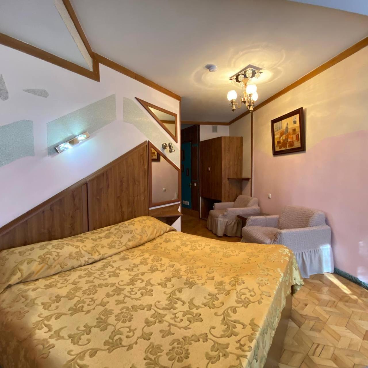 Дом Писателей Цахкадзора Hotel Екстериор снимка