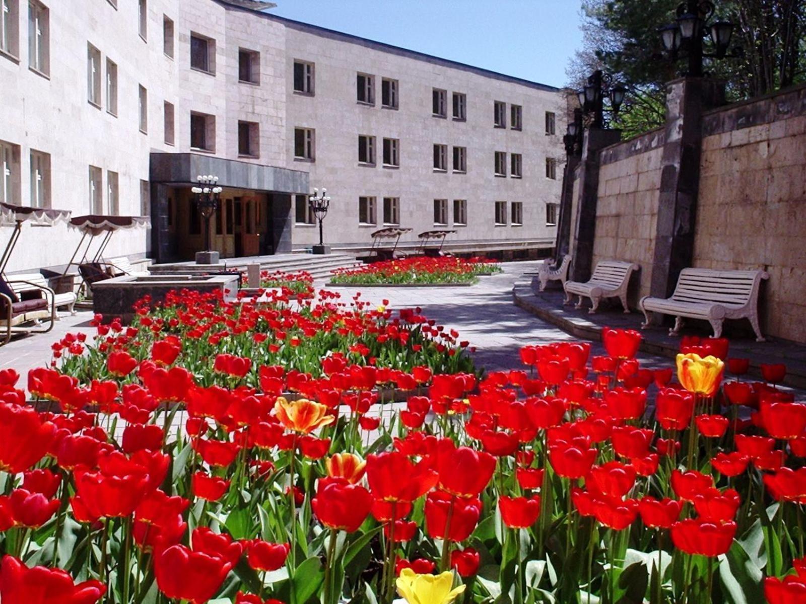 Дом Писателей Цахкадзора Hotel Екстериор снимка